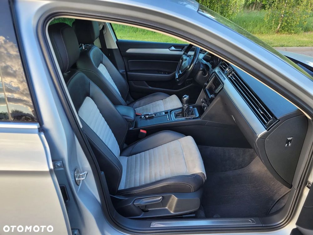 Volkswagen Passat 2.0 TDI (BlueMotion Technology) Highline - 37