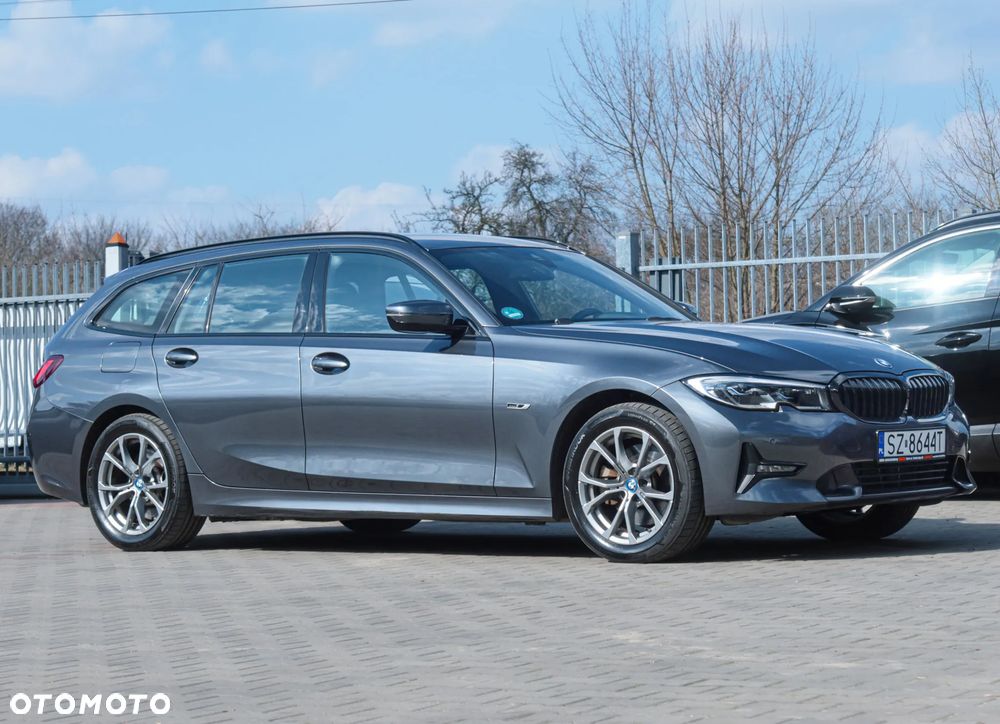 BMW Seria 3 330e Sport Line - 1