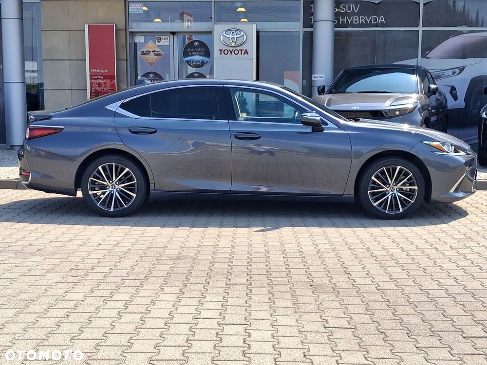Lexus ES 300h Business Edition - 8