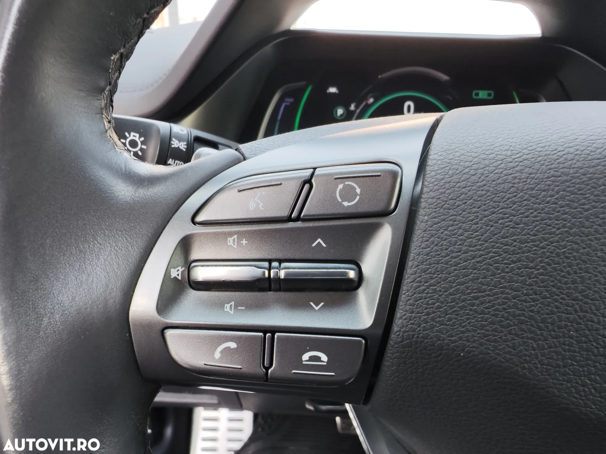 Hyundai IONIQ Plug-In 141CP Exclusive - 16