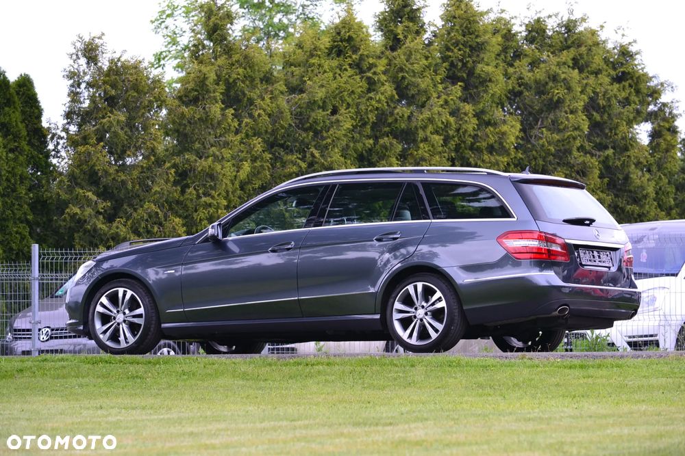 Mercedes-Benz Klasa E 350 CDI DPF BlueEFFICIENCY 7G-TRONIC Elegance - 13