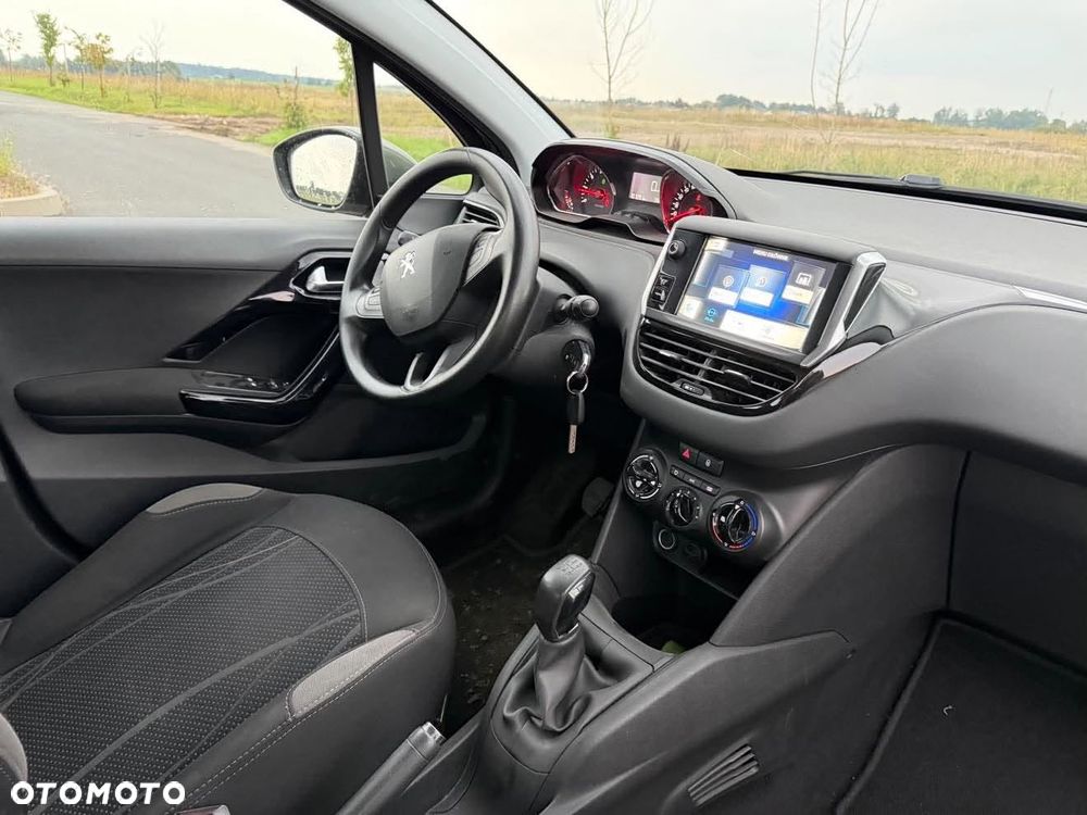 Peugeot 208 - 6