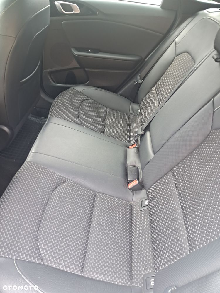 Kia Ceed 1.4 T-GDI L Business Line DCT - 19