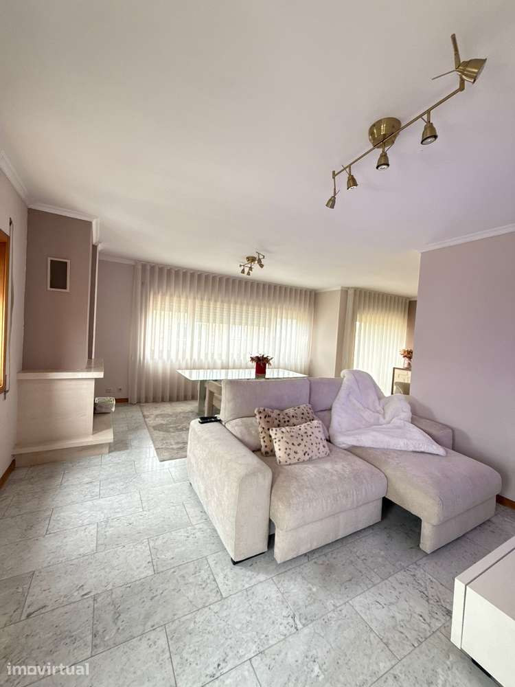 Excepcional Apartamento T4 Dúplex, com Terraço, Nogueira da Maia - Grande imagem: 3/26