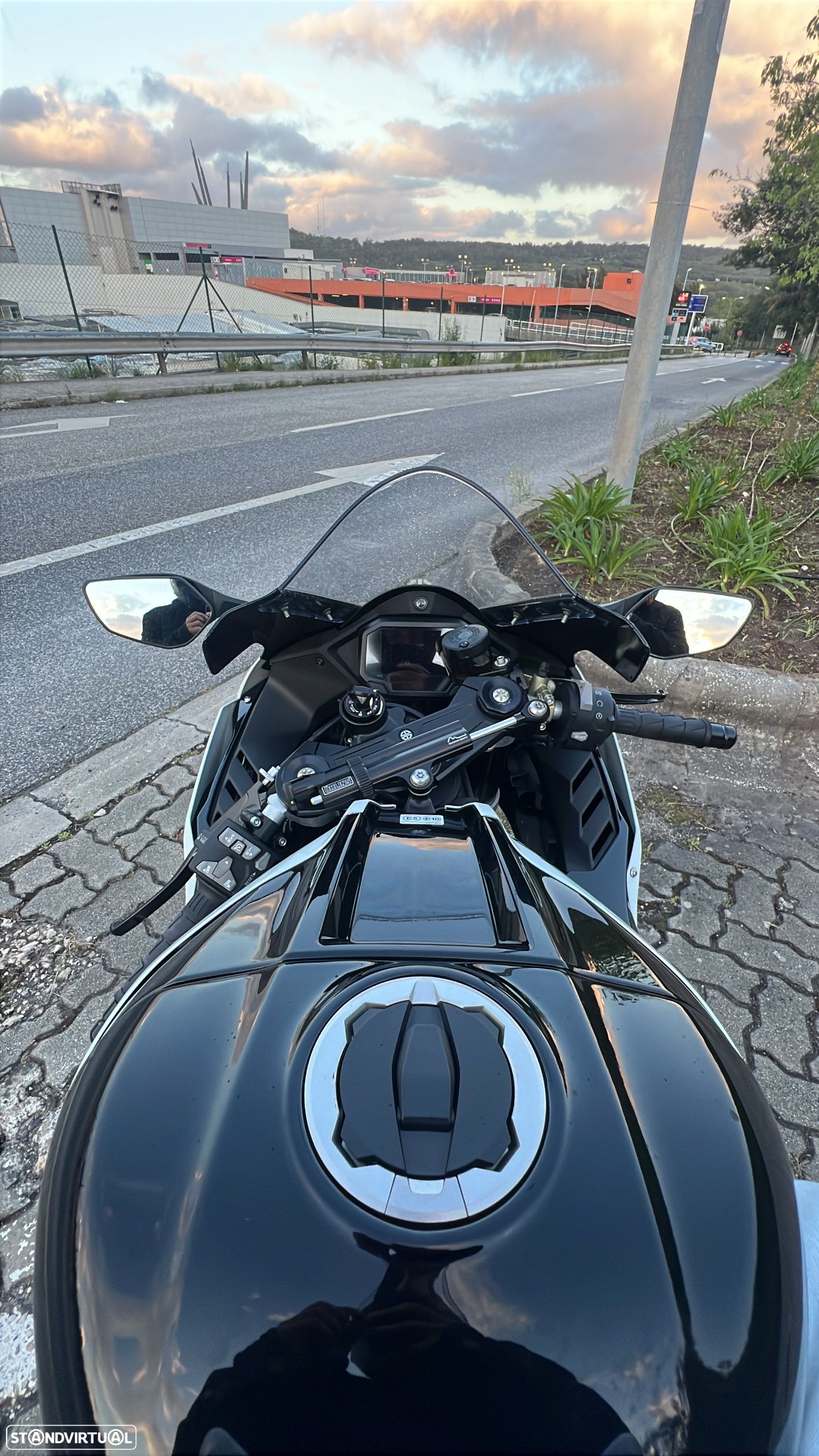 Kawasaki ZXR - 12