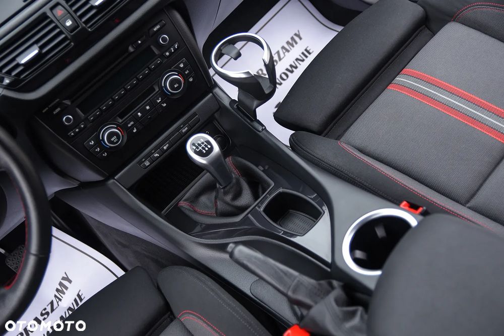 BMW X1 sDrive18d Sport Line - 37