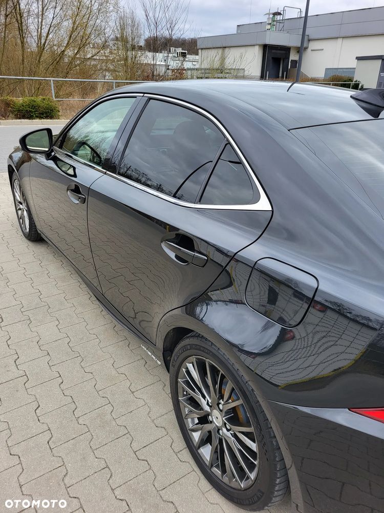 Lexus IS Business Edition - 8