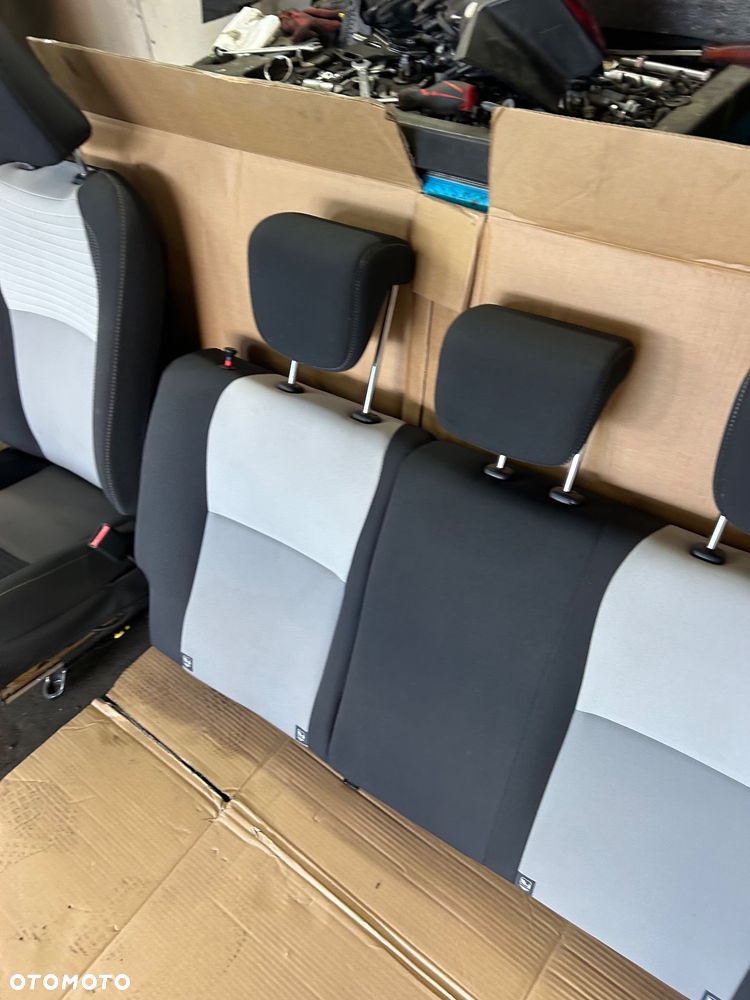 Toyota Yaris III lift fotel lewy kierowcy prawy pasażera 5D - 11