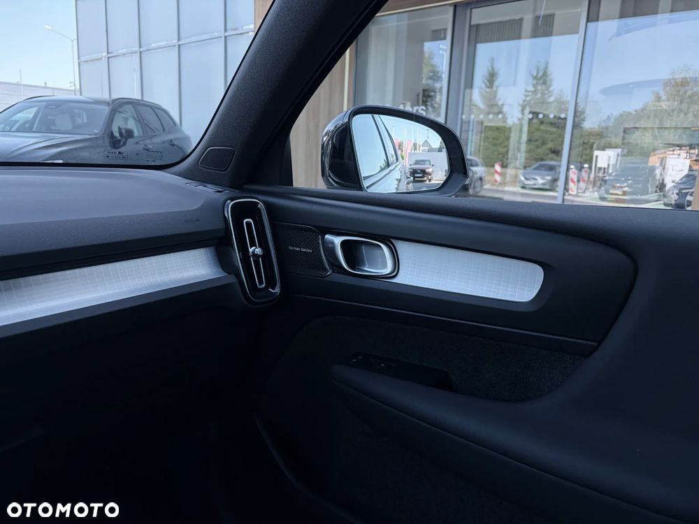 Volvo XC 40 B3 Plus Dark - 18