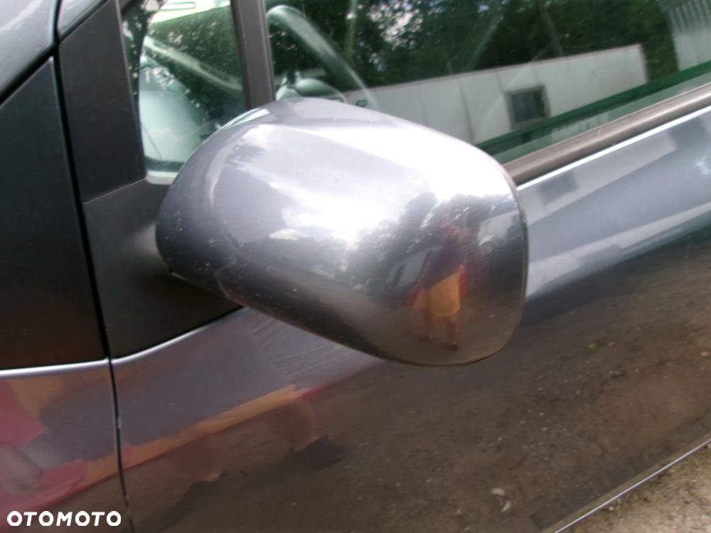 LUSTERKO  PRAWE LEWE  ELEKTR. TOYOTA YARIS II 05-11 8S5 - 2