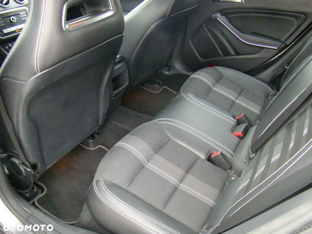 Mercedes-Benz CLA 200 UrbanStyle Edition - 34