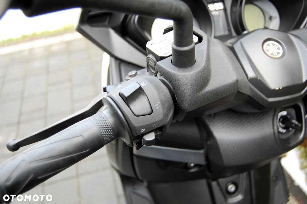 Yamaha X-max - 12
