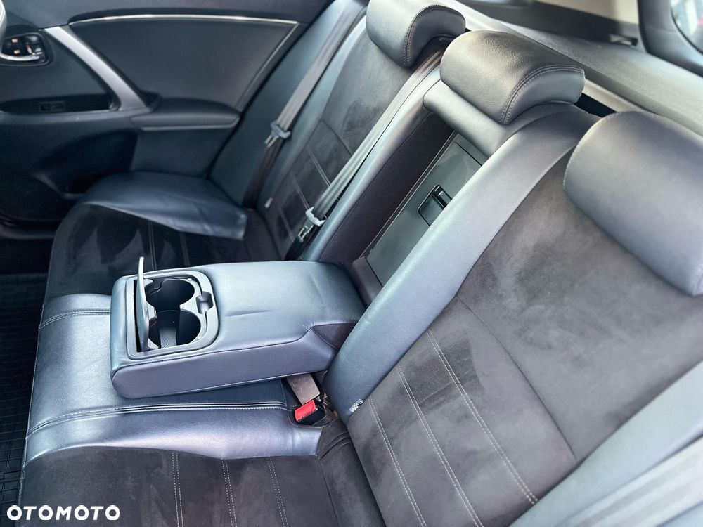 Toyota Avensis 2.0 D-4D Style - 4