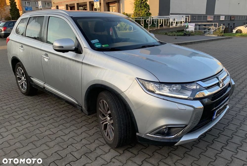 Mitsubishi Outlander - 2