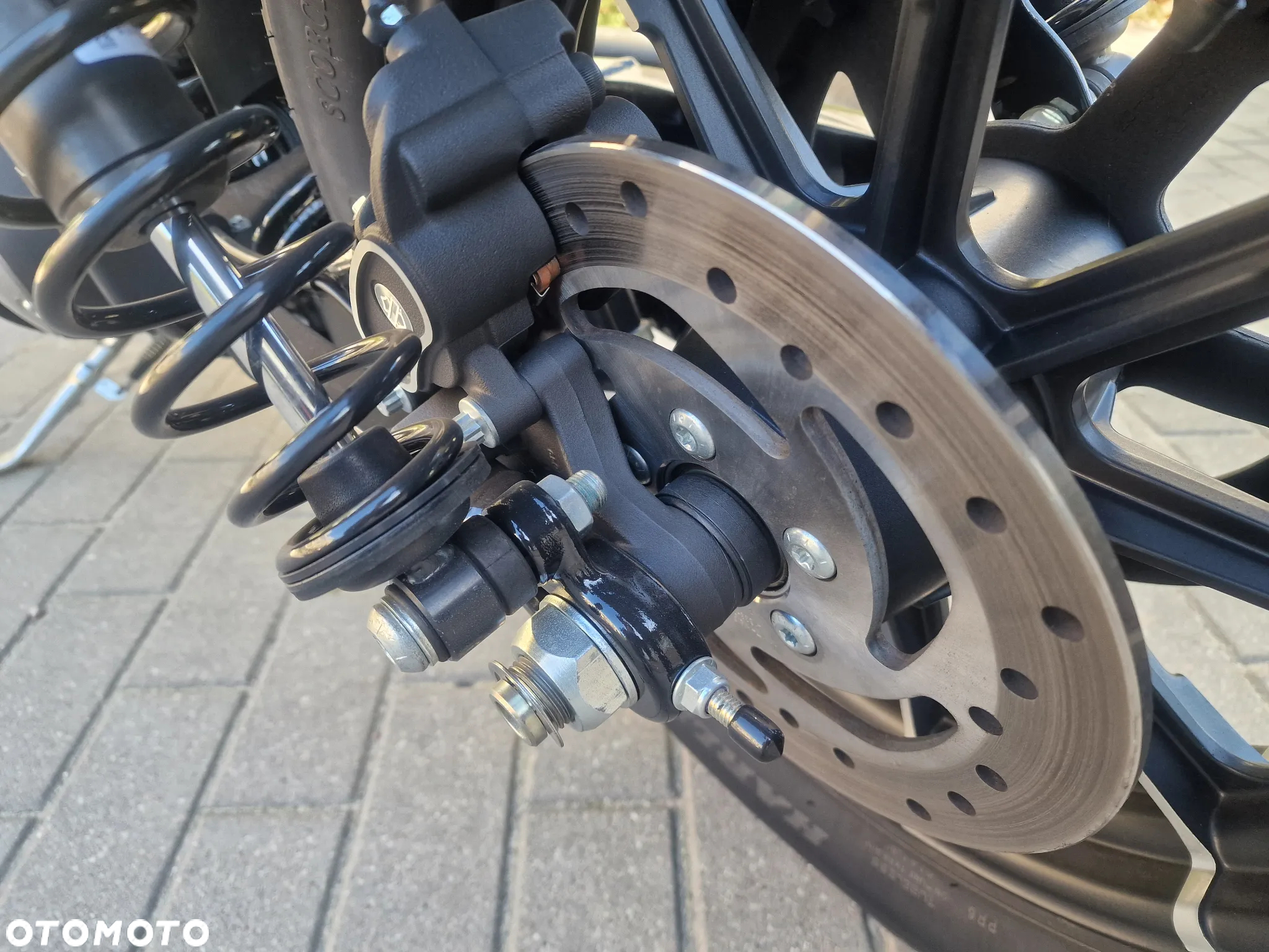 Harley-Davidson Sportster Iron 883 - 8