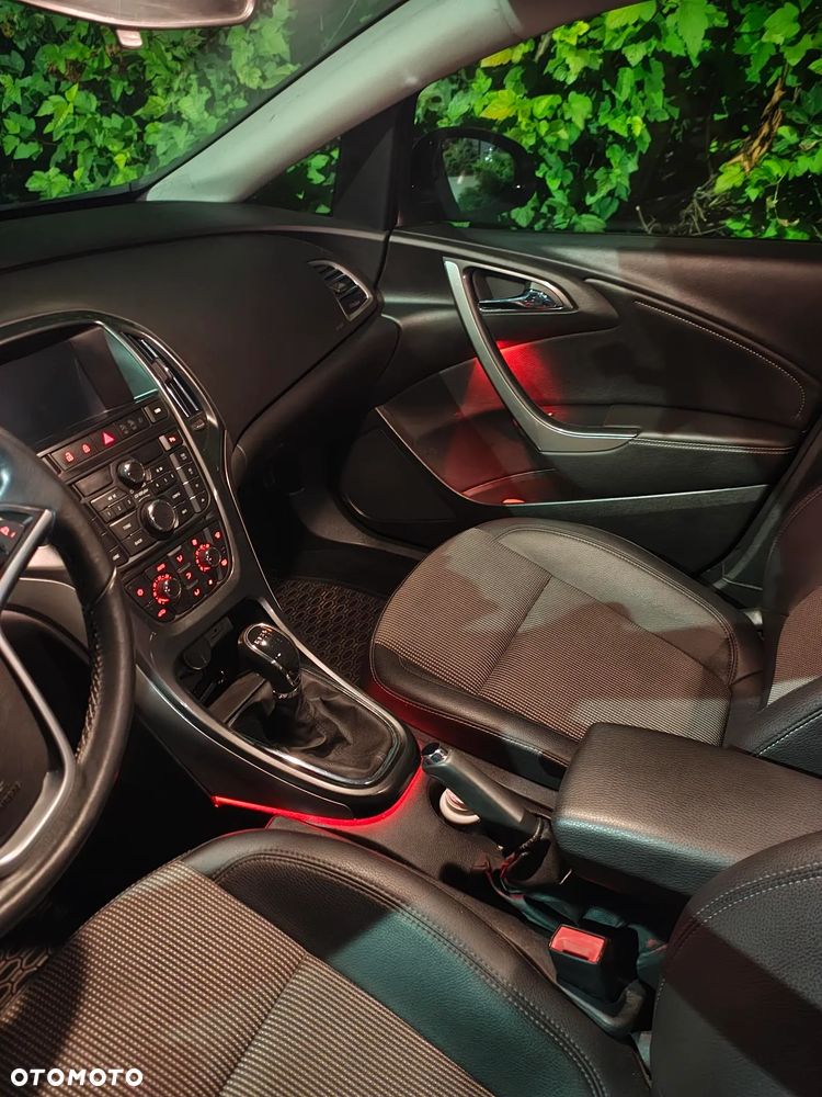 Opel Astra 1.4 T Cosmo - 15