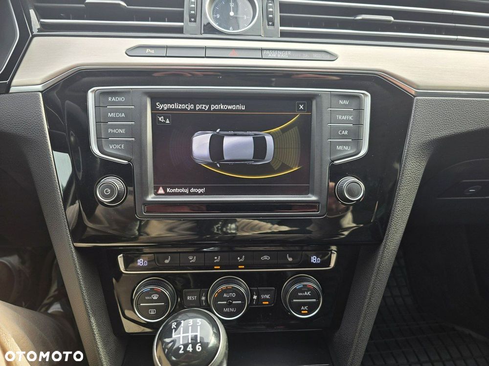 Volkswagen Passat 1.6 TDI (BlueMotion Technology) Comfortline - 19