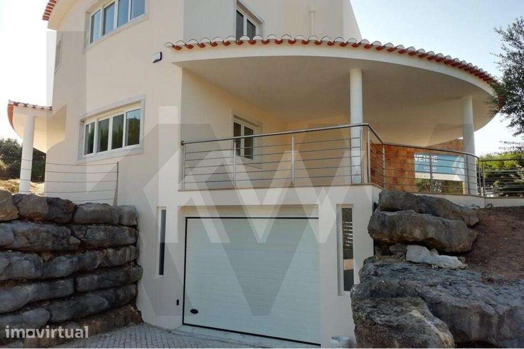 Moradia T4 isolada com piscina privativa e jardim - Belas Clube Campo - Grande imagem: 4/32