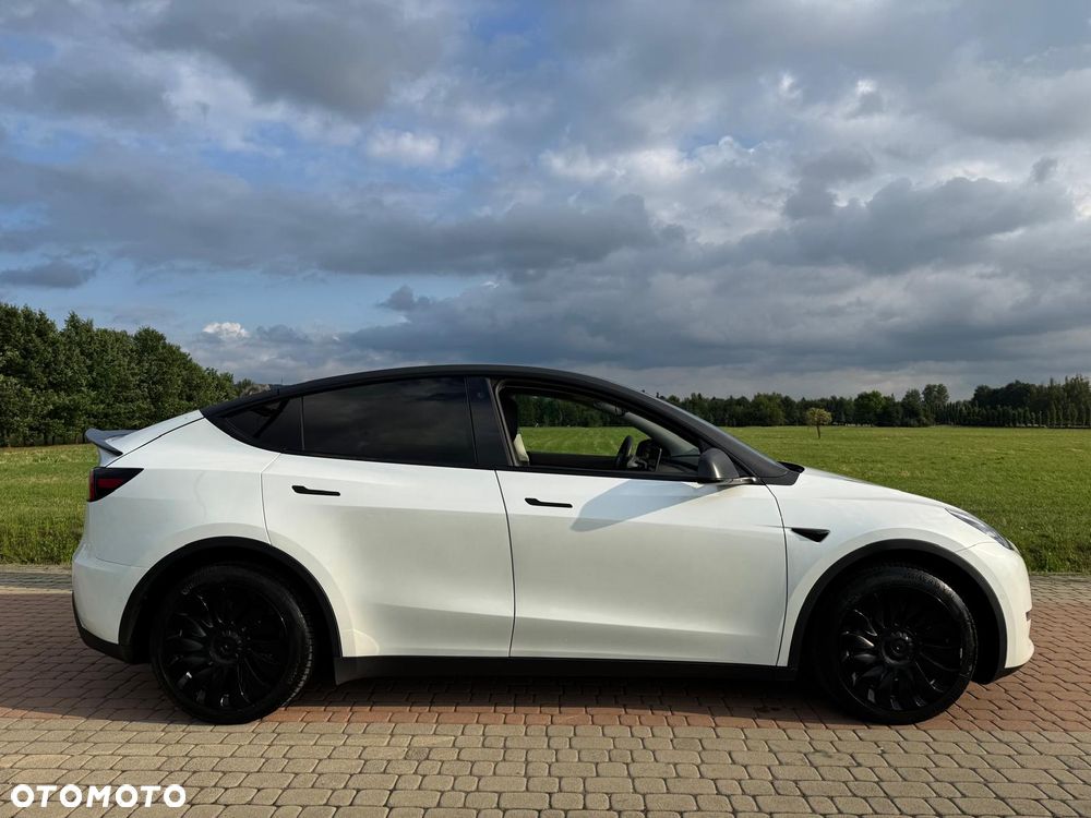 Tesla Model Y - 1