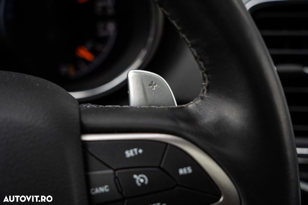 Jeep Grand Cherokee - 26