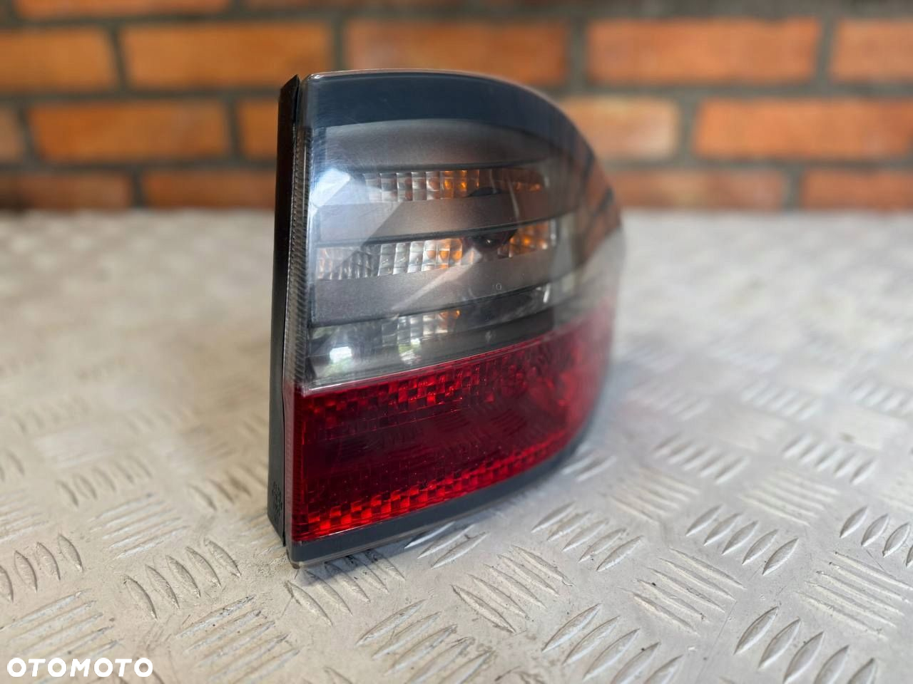 LAMPA PRAWA TYLNA FORD S-MAX - 2