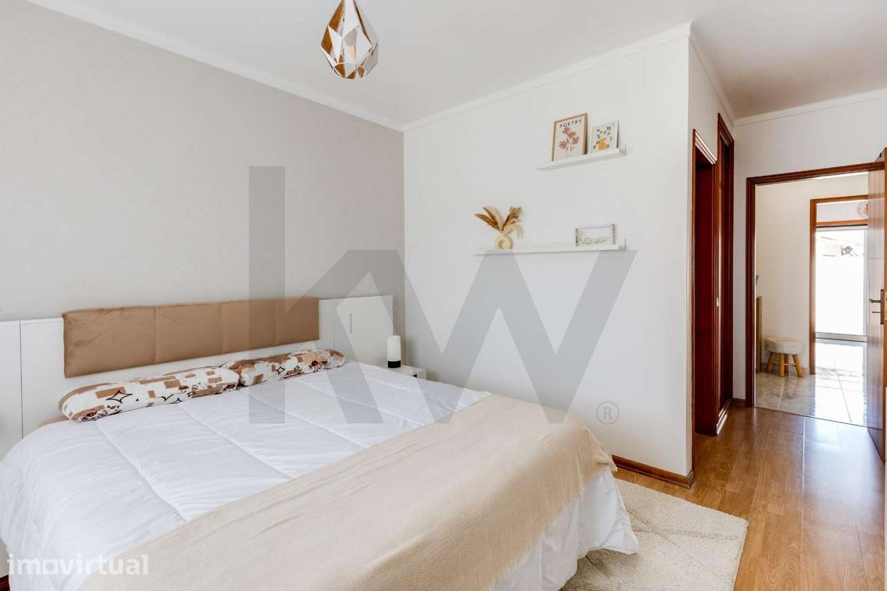 Apartamento T2 em Gândara dos Olivais | Rés de Chão com Garagem e Terr - Grande imagem: 2/31