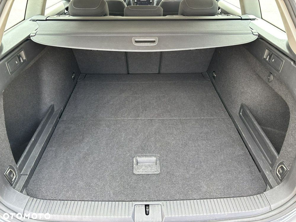 Volkswagen Passat - 13