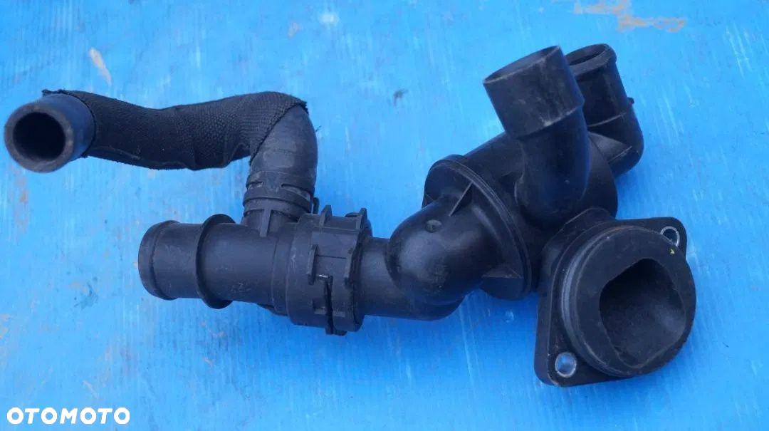 Króciec głowicy termostat Audi VW 2.0 TDi CJC 03L121111AD - 2