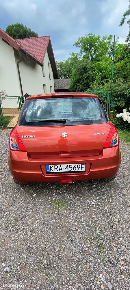 Suzuki Swift 1.3 Sakura - 4