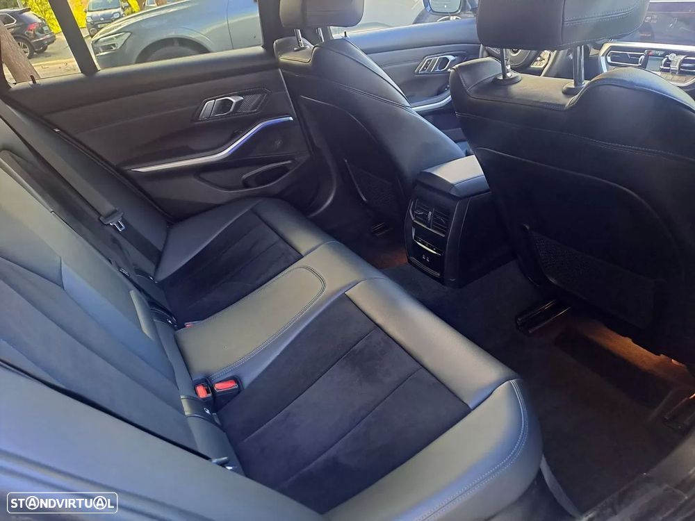BMW 320 d Pack Desportivo M Pro Auto - 35