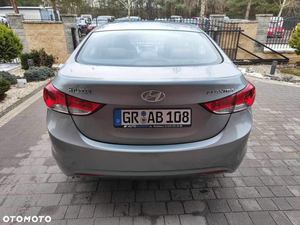 Hyundai Elantra 1.6 Comfort - 30