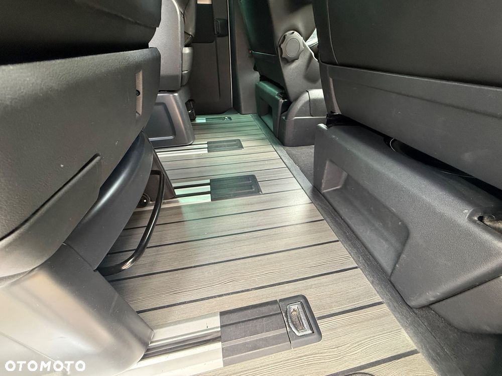 Volkswagen Multivan - 11