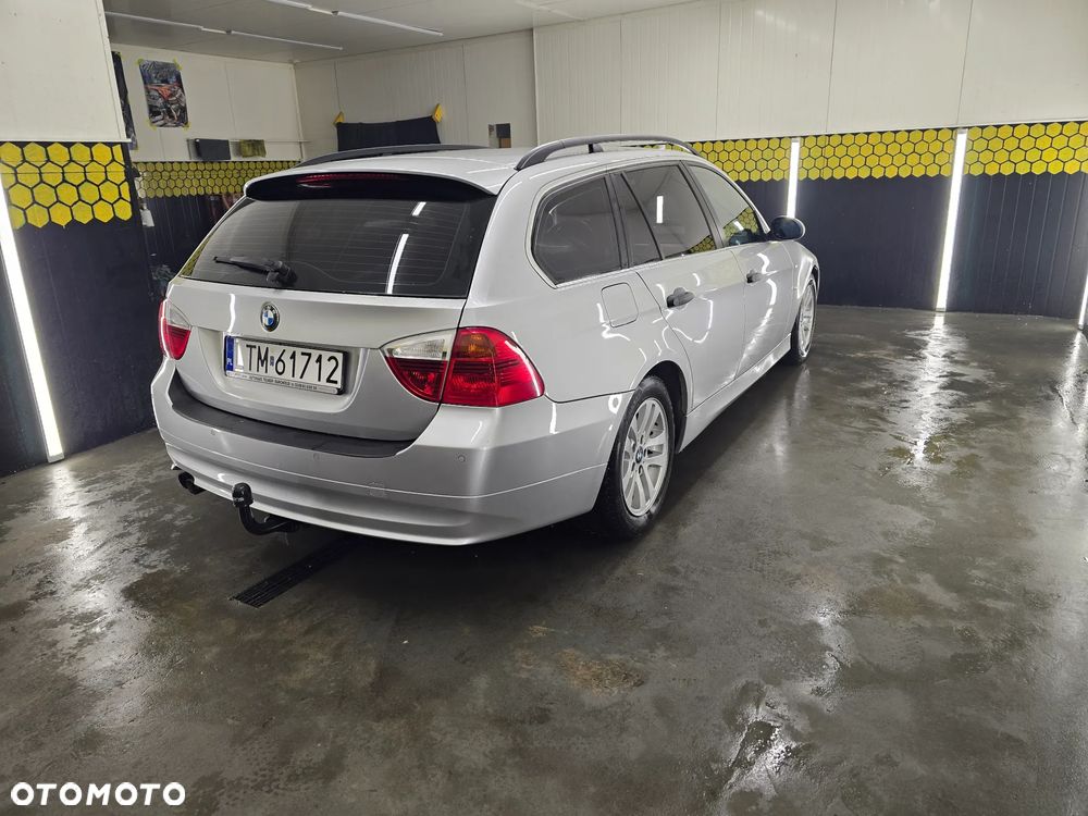 BMW Seria 3 325i - 4
