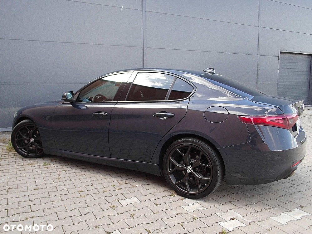 Alfa Romeo Giulia 2.2 AT8 Business - 7