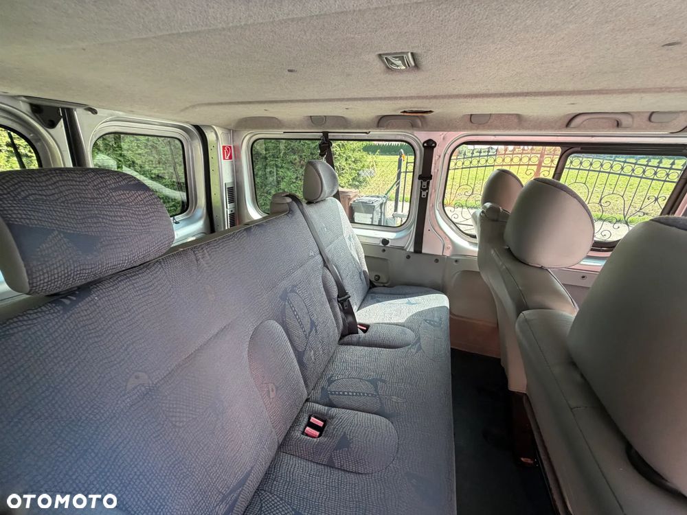 Renault Trafic Passenger - 9