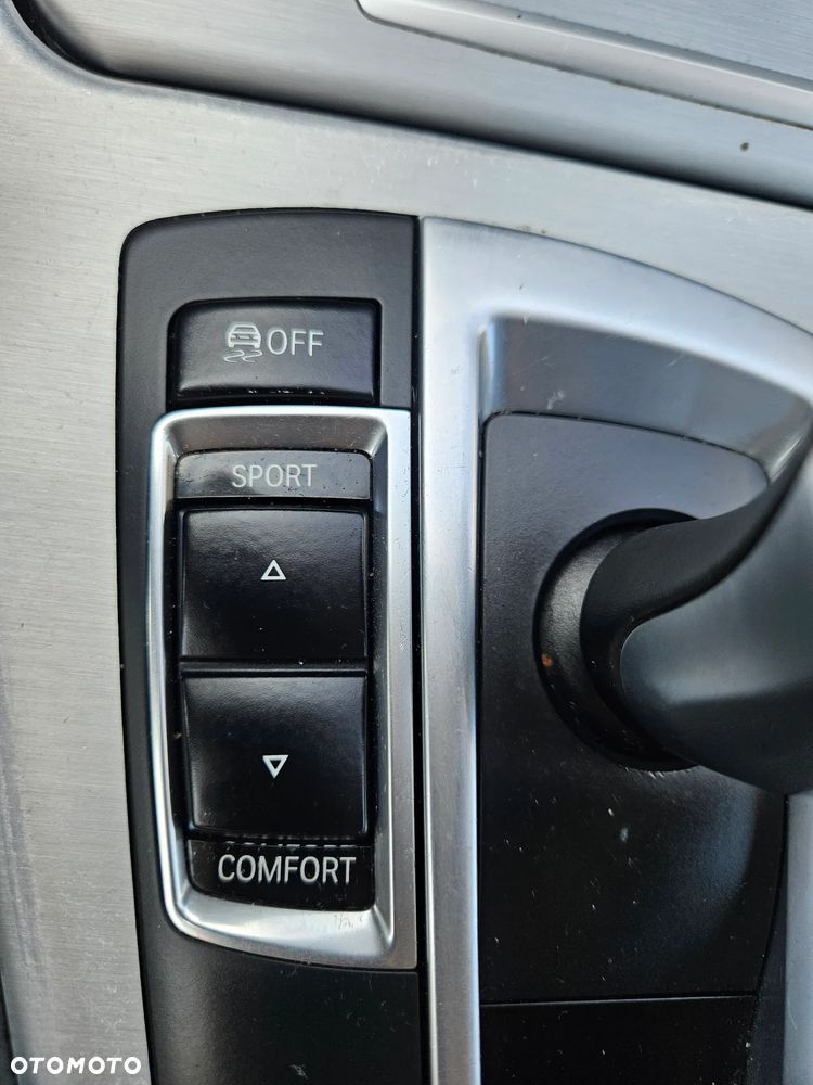 BMW Seria 5 525d xDrive Modern Line - 30