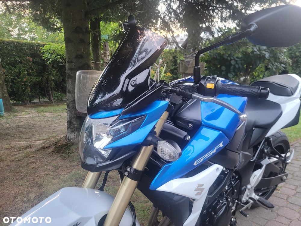 Suzuki GSR - 21