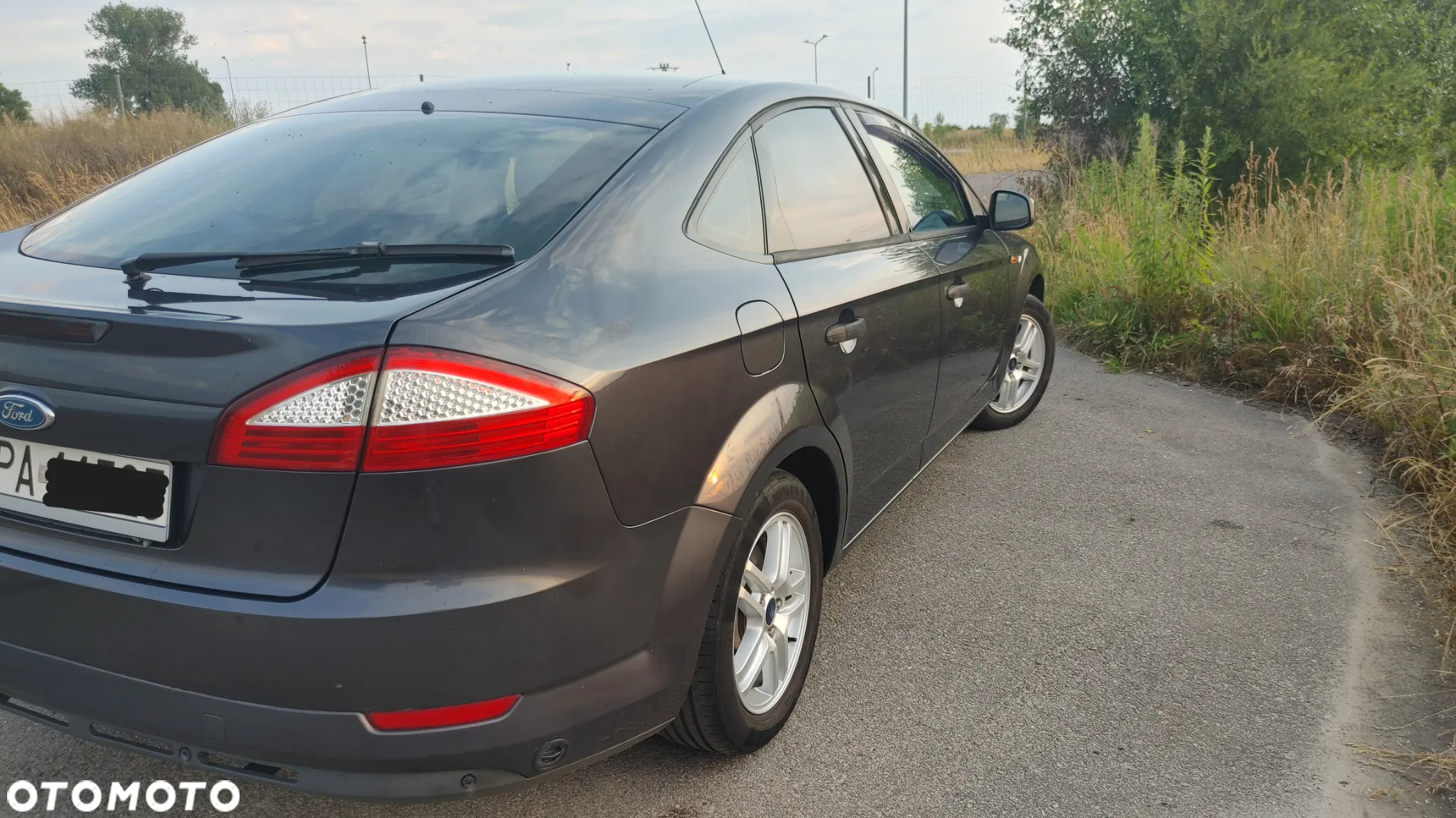 Ford Mondeo 2.0 Ambiente - 27