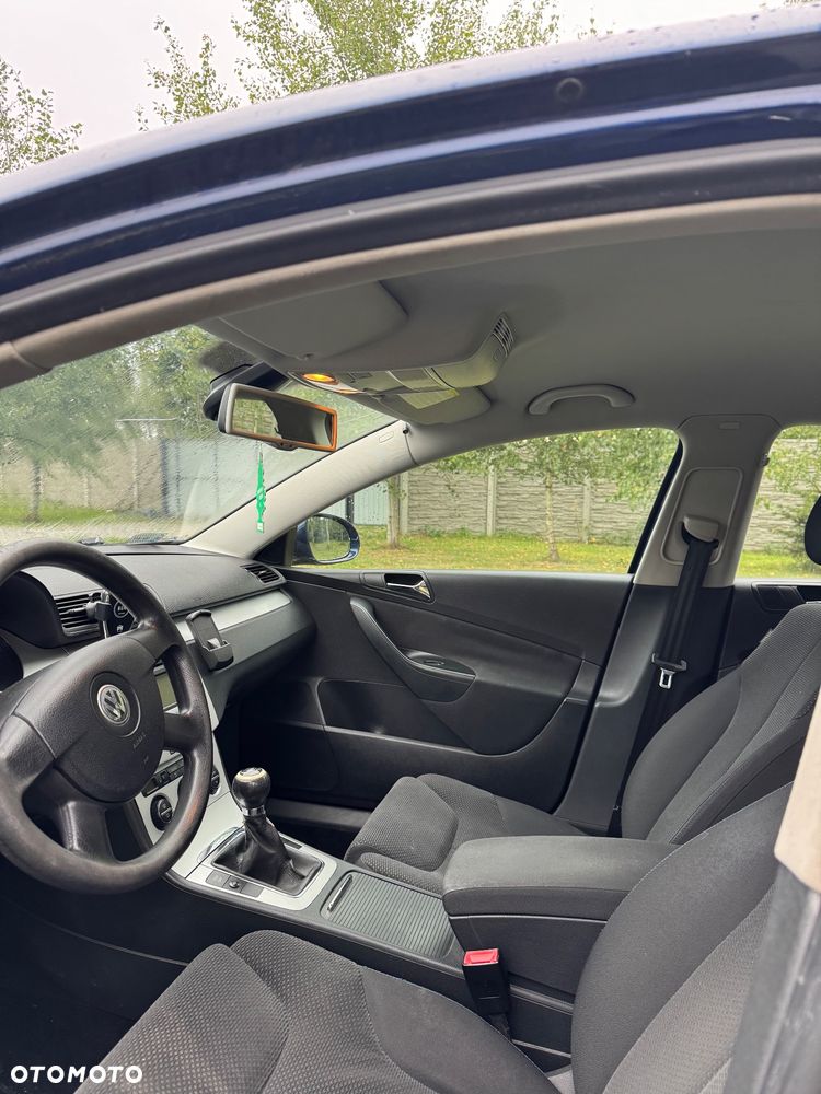 Volkswagen Passat - 4