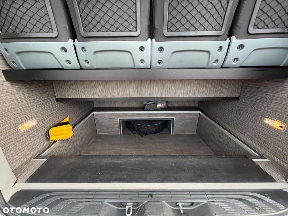 Mercedes-Benz Sprinter 517 - 8