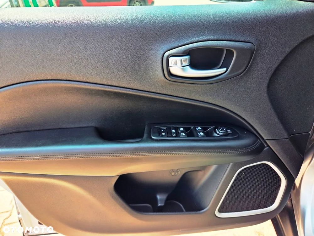 Jeep Compass 1.4 MultiAir Longitude - 24