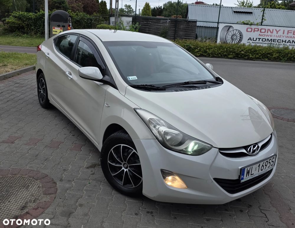Hyundai Elantra - 3