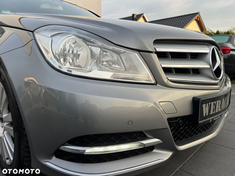 Mercedes-Benz Klasa C 220 CDI DPF Automatik BlueEFFICIENCY Elegance - 36