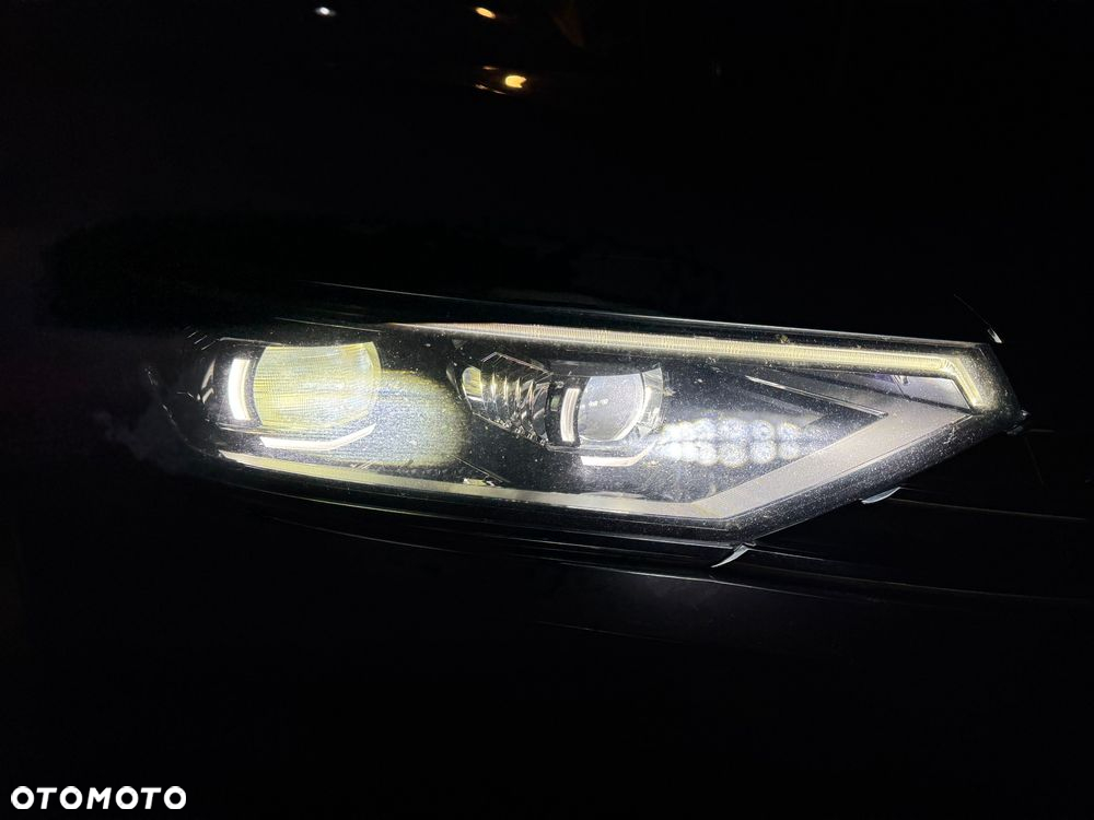 Volkswagen Passat Variant 2.0 TDI SCR DSG BlueMotion Highline - 18