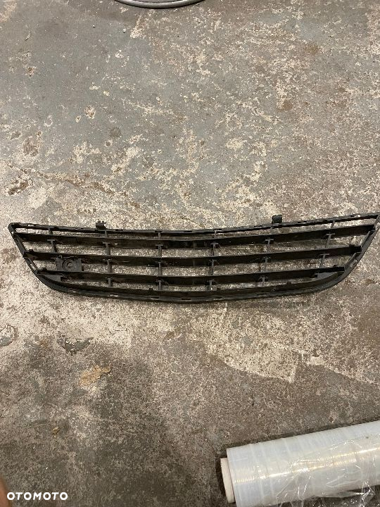 KRATKA ZDERZAKA PRZOD OPEL CORSA D 13179942 C-27 - 2