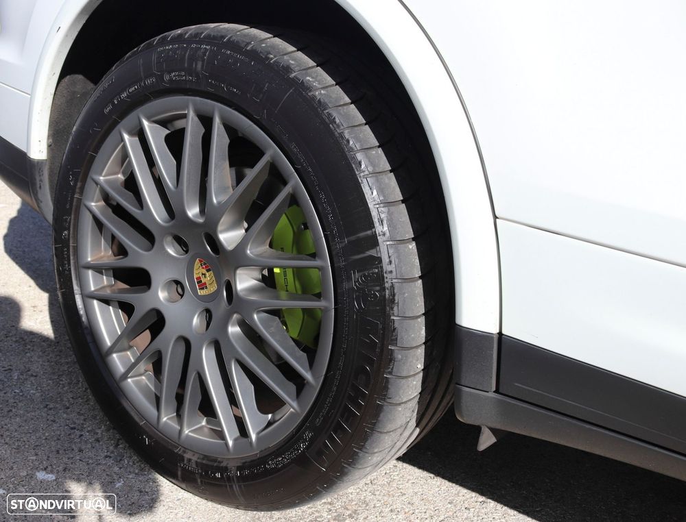Porsche Cayenne S E-Hybrid Platinum Edition - 44