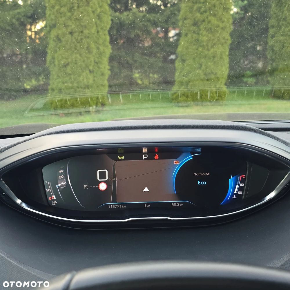 Peugeot 5008 PureTech 130 EAT8 Stop & Start Roadtrip - 31