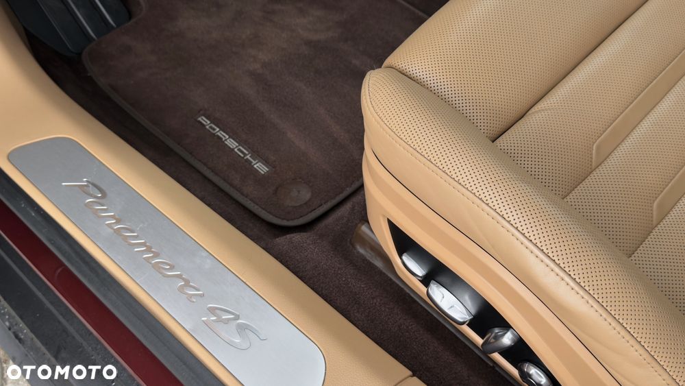Porsche Panamera 4S - 19