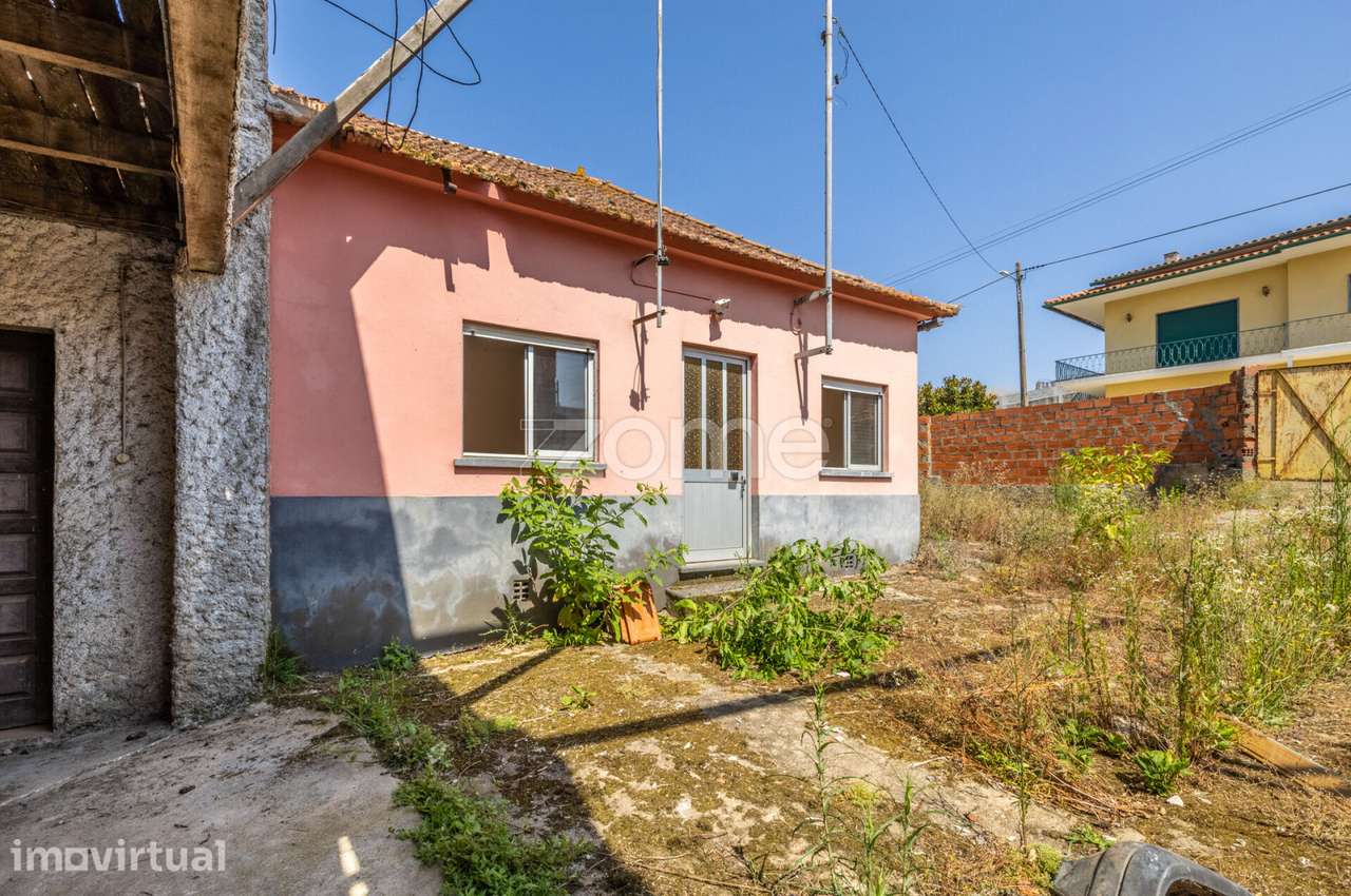 Moradia T2 || Para Reconstrução || Lote com 1.075m2 - Grande imagem: 2/44