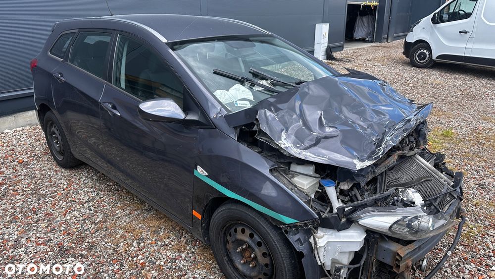 Hyundai i30 1.6 D Comfort - 4